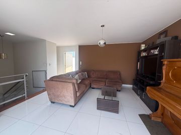 Vendo Exclusivo Dúplex con Piscina y Área de Parrilla en Valle Hermoso!!