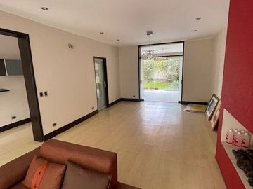 VENTA DE LINDA CASA 5 DORM. OFICINA/ESTUDIO, SALA ESTAR, 3 COCHERAS, CERCA AV. PEZET EN MAGDALENA DEL MAR