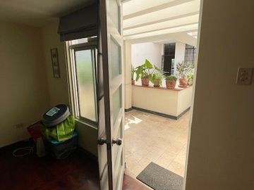 VENTA DE LINDA CASA 5 DORM. OFICINA/ESTUDIO, SALA ESTAR, 3 COCHERAS, CERCA AV. PEZET EN MAGDALENA DEL MAR