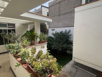 VENTA DE LINDA CASA 5 DORM. OFICINA/ESTUDIO, SALA ESTAR, 3 COCHERAS, CERCA AV. PEZET EN MAGDALENA DEL MAR