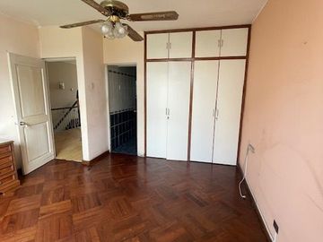 VENTA DE LINDA CASA 5 DORM. OFICINA/ESTUDIO, SALA ESTAR, 3 COCHERAS, CERCA AV. PEZET EN MAGDALENA DEL MAR