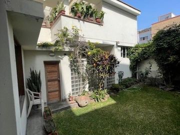 VENTA DE LINDA CASA 5 DORM. OFICINA/ESTUDIO, SALA ESTAR, 3 COCHERAS, CERCA AV. PEZET EN MAGDALENA DEL MAR