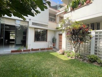 VENTA DE LINDA CASA 5 DORM. OFICINA/ESTUDIO, SALA ESTAR, 3 COCHERAS, CERCA AV. PEZET EN MAGDALENA DEL MAR