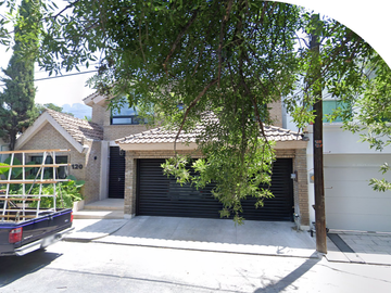 Bonita Casa en Remate en San Pedro Garza García Nuevo León