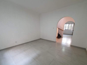 Casa en remate. Av. Toluca, Olivar de los Padres, Álvaro Obregón, CDMX.