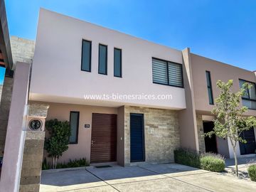 Casa en VENTA en Altos del Marques (Lomas del Marques)