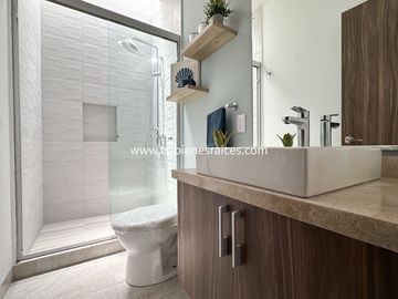Altos del Marqués Casa Nueva en VENTA