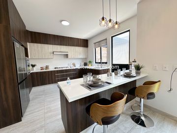 Altos del Marqués Casa Nueva en VENTA