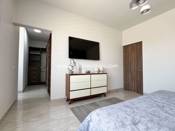 Altos del Marqués Casa Nueva en VENTA
