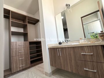 Altos del Marqués Casa Nueva en VENTA