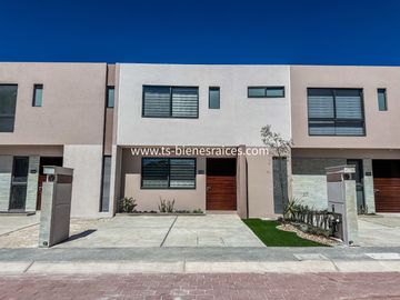 Casa Nueva en VENTA en Altos del Marques (Lomas del Marques)