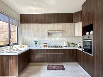 Casa Nueva en VENTA en Altos del Marques (Lomas del Marques)