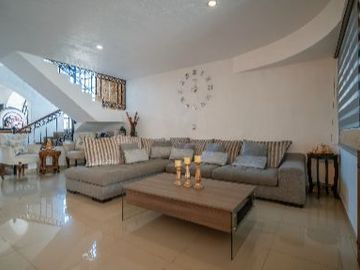 HERMOSA CASA EN VENTA EN LOMAS INDEPENDENCIA