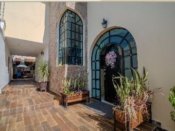 HERMOSA CASA EN VENTA EN LOMAS INDEPENDENCIA