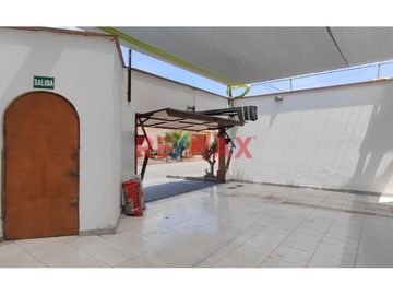 Hermosa Casa En Venta En El Golf-450M2-$830,000