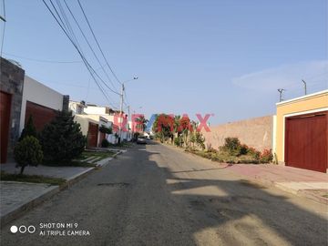 Hermosa Casa En Venta En El Golf-450M2-$830,000