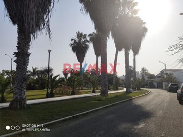 Hermosa Casa En Venta En El Golf-450M2-$830,000