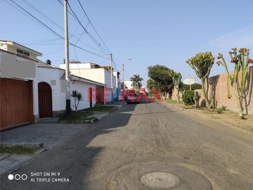 Hermosa Casa En Venta En El Golf-450M2-$830,000