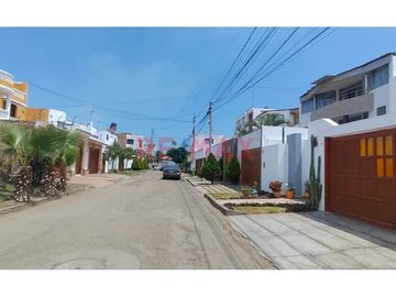 Hermosa Casa En Venta En El Golf-450M2-$830,000