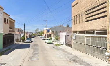 HERMOSA CASA ESTA ESPERANDO POR TI
