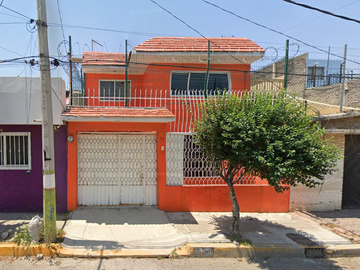 PRECIOSA CASA EN JARDINES DE MORELOS