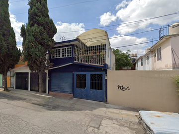 CASA AMPLIA EN RECUPERACION!!!!