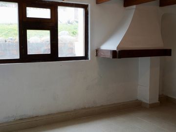 Espaciosa CASA Esquinera EN VENTA ubicada a pocos pasos de la Av. Héroes de Verdeloma, sector Conservatorio