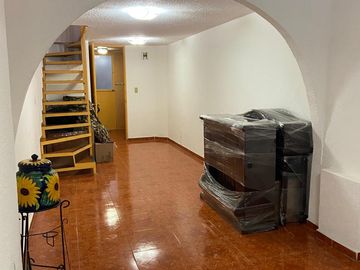 Coqueta Casa Sola, iluminada, c/vigilancia y excelente ubicación, en Coapa