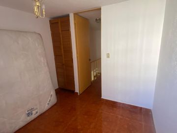 Coqueta Casa Sola, iluminada, c/vigilancia y excelente ubicación, en Coapa