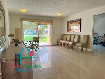 Departamento en planta baja que conecta a las áreas comunes. Incluye cuatrimoto y remolque