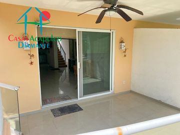 Departamento en planta baja que conecta a las áreas comunes. Incluye cuatrimoto y remolque