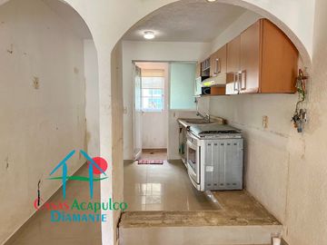 Departamento en planta baja que conecta a las áreas comunes. Incluye cuatrimoto y remolque