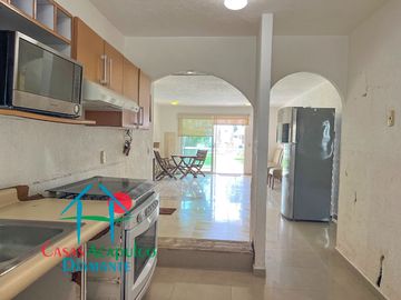 Departamento en planta baja que conecta a las áreas comunes. Incluye cuatrimoto y remolque