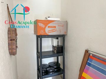 Departamento en planta baja que conecta a las áreas comunes. Incluye cuatrimoto y remolque
