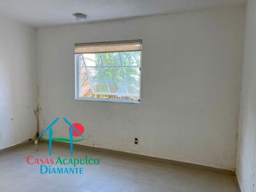 Departamento en planta baja que conecta a las áreas comunes. Incluye cuatrimoto y remolque