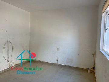 Departamento en planta baja que conecta a las áreas comunes. Incluye cuatrimoto y remolque