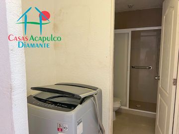 Departamento en planta baja que conecta a las áreas comunes. Incluye cuatrimoto y remolque