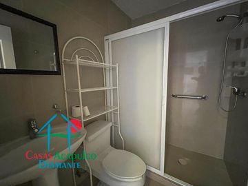 Departamento en planta baja que conecta a las áreas comunes. Incluye cuatrimoto y remolque