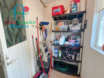 Departamento en planta baja que conecta a las áreas comunes. Incluye cuatrimoto y remolque