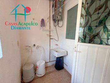 Departamento en planta baja que conecta a las áreas comunes. Incluye cuatrimoto y remolque