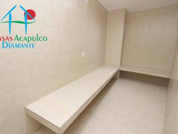 Departamento en planta baja que conecta a las áreas comunes. Incluye cuatrimoto y remolque