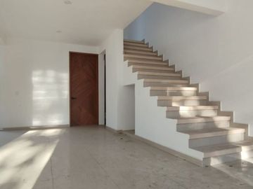 VENTA DE CASA DE 2 NIVELES EN LA COL. OTILIO MONTAÑO