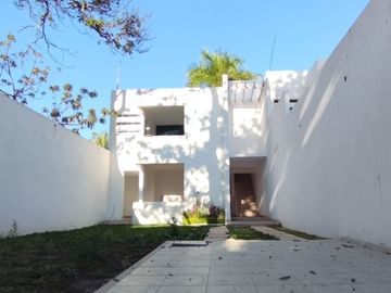 VENTA DE CASA DE 2 NIVELES EN LA COL. OTILIO MONTAÑO