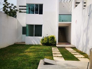 VENTA DE CASA DE 2 NIVELES EN LA COL. OTILIO MONTAÑO