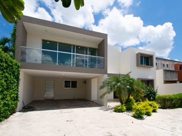 RESIDENCIA EN VENTA EN PRIVADA XCUMPICH