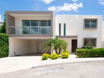 RESIDENCIA EN VENTA EN PRIVADA XCUMPICH