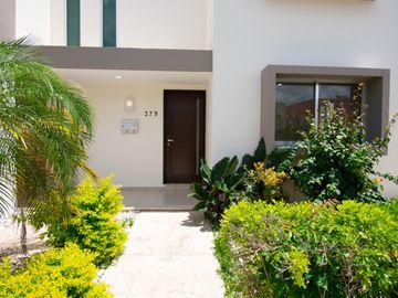 RESIDENCIA EN VENTA EN PRIVADA XCUMPICH