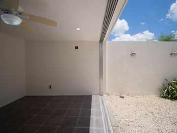RESIDENCIA EN VENTA EN PRIVADA XCUMPICH