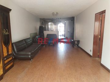 Casa En Venta De Ocasión Por Mudanza - Sta Catalina, La Victoria.