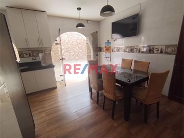 Casa En Venta De Ocasión Por Mudanza - Sta Catalina, La Victoria.